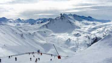 Affordable Ski Packages for Families and Beginners